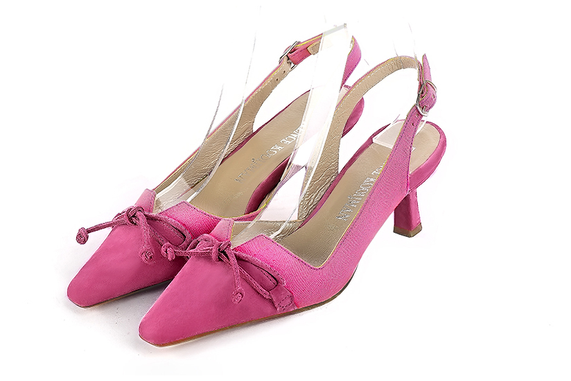 Fuschia pink women's open back shoes, with a knot. Tapered toe. Medium spool heels. Front view - Florence KOOIJMAN